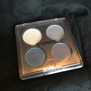 MAC Lady Grey Eyeshadow Quad Tone: Grey